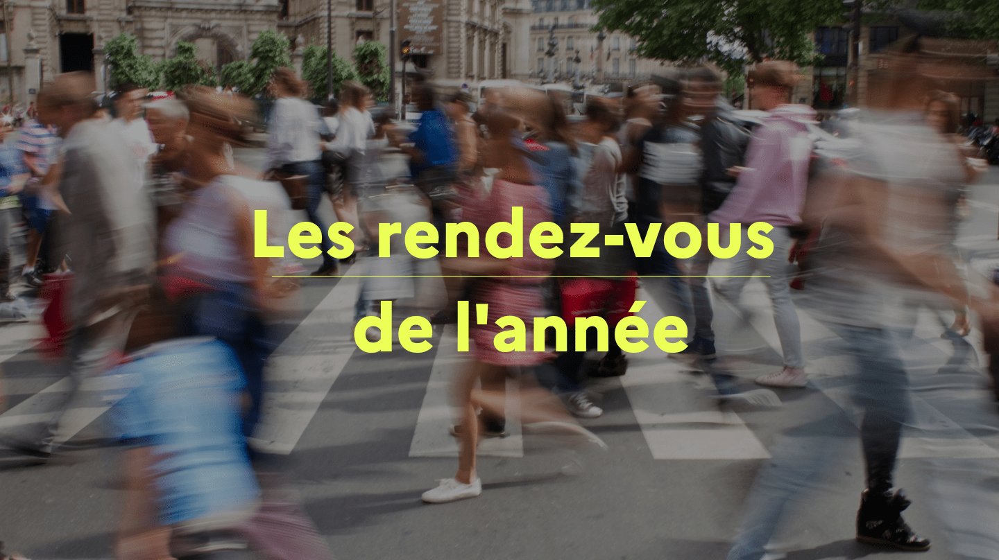 Une photo d'une foule floue. Les mots "les rendez-vous de l'année" écrits en jaune.