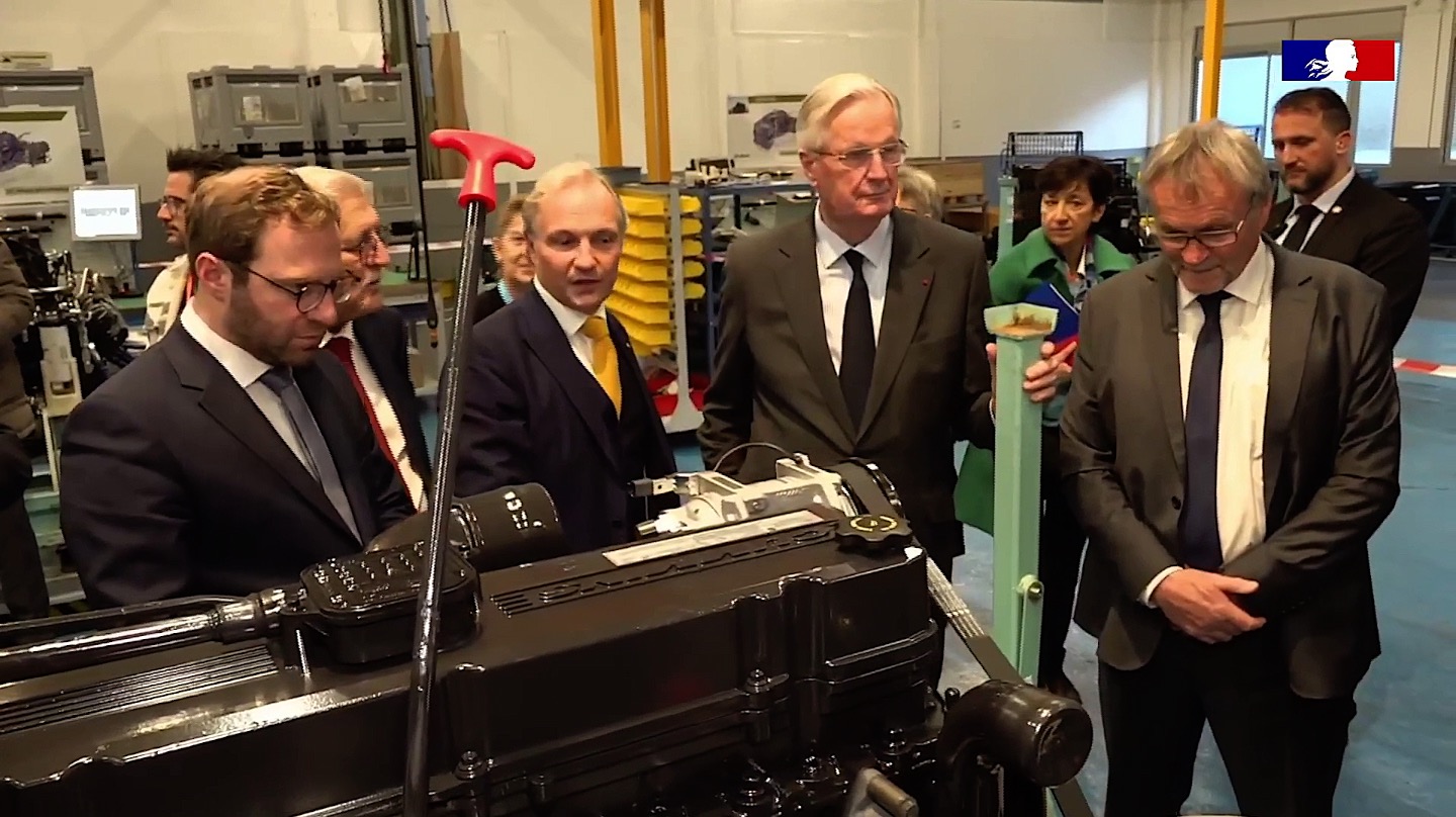 Michel Barnier visitant l'entreprise Texelis.