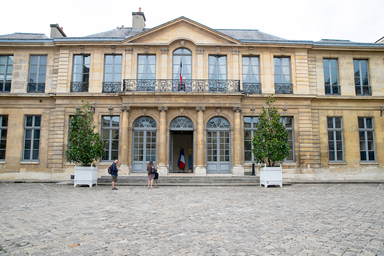 Façade de l’Hôtel de Rothelin-Charolais côté cour