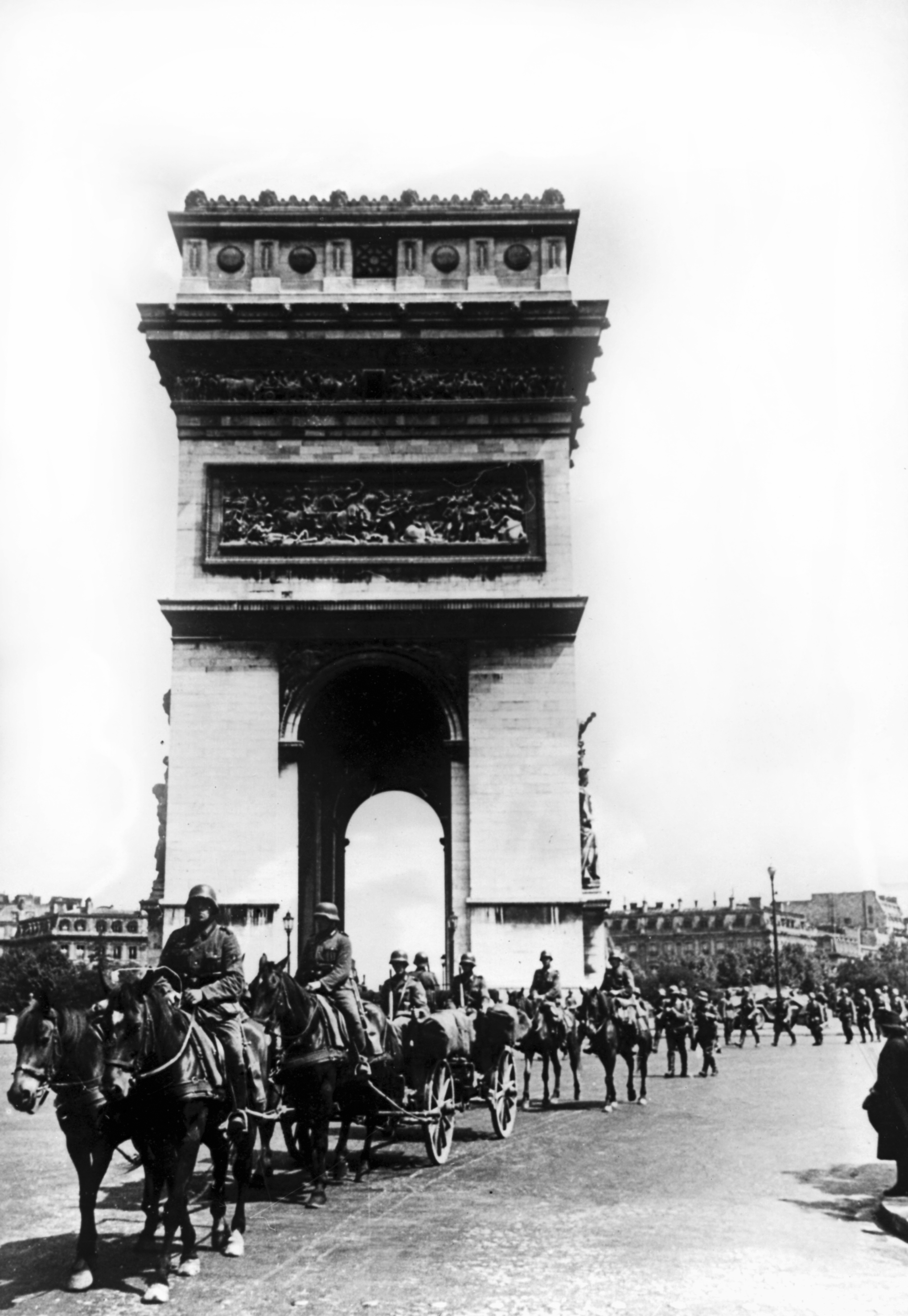 Photo de l'arrivée de convois allemands à Paris en juin 1940