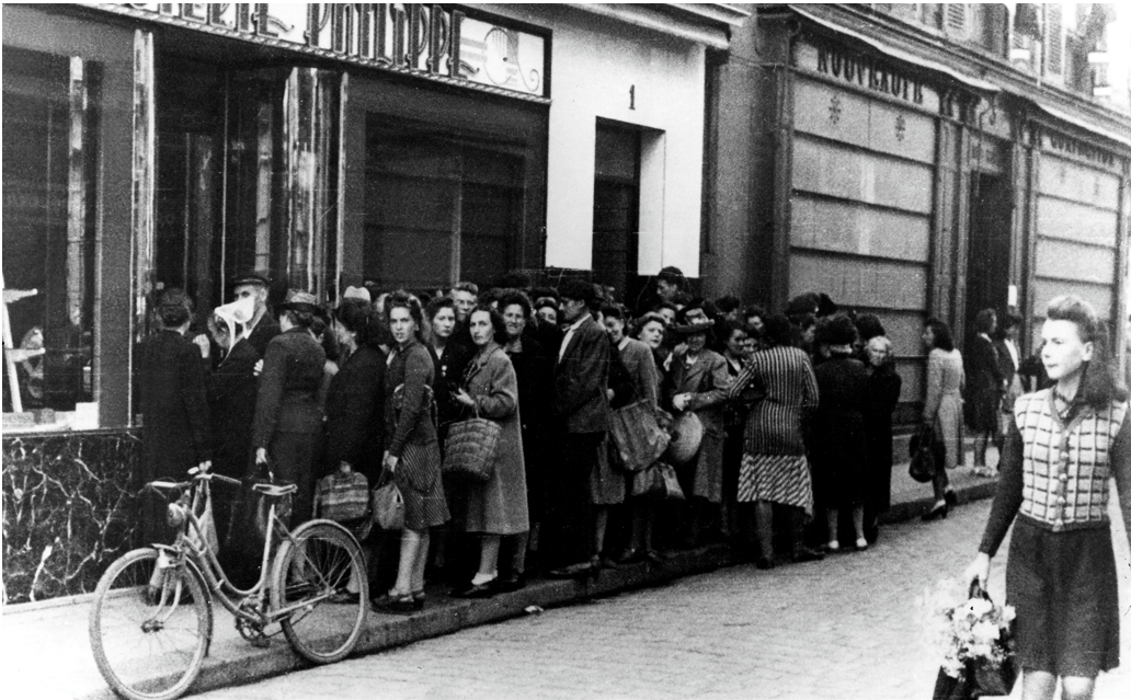 Photo : Une file d’attente devant une charcuterie à Saint-Brieuc en Bretagne