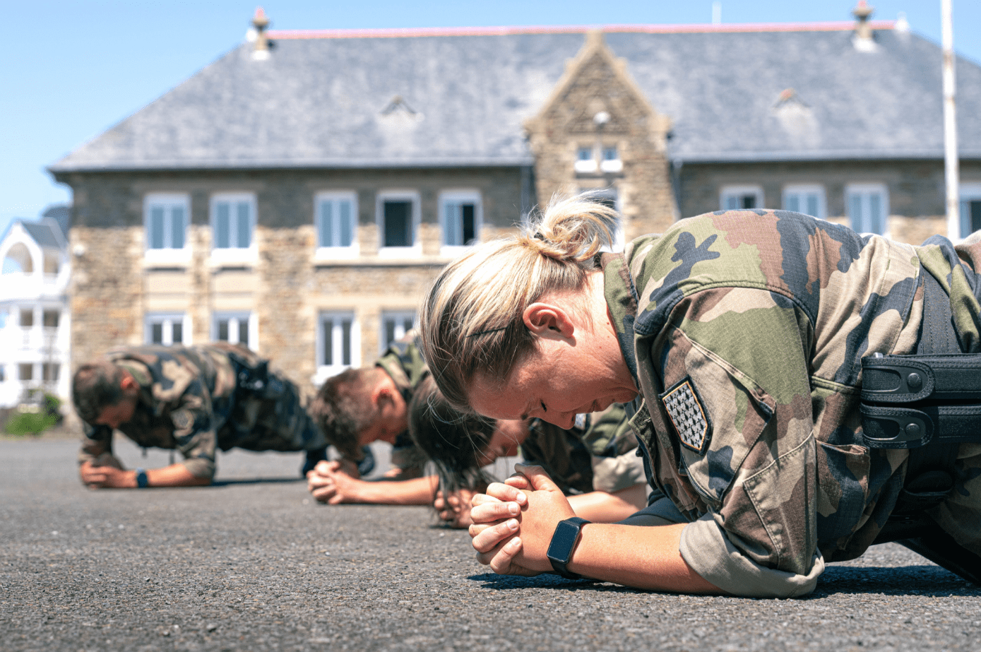 Cours de sport pour les réservistes de la gendarmerie
dans le nouveau centre de formation de Dinard.